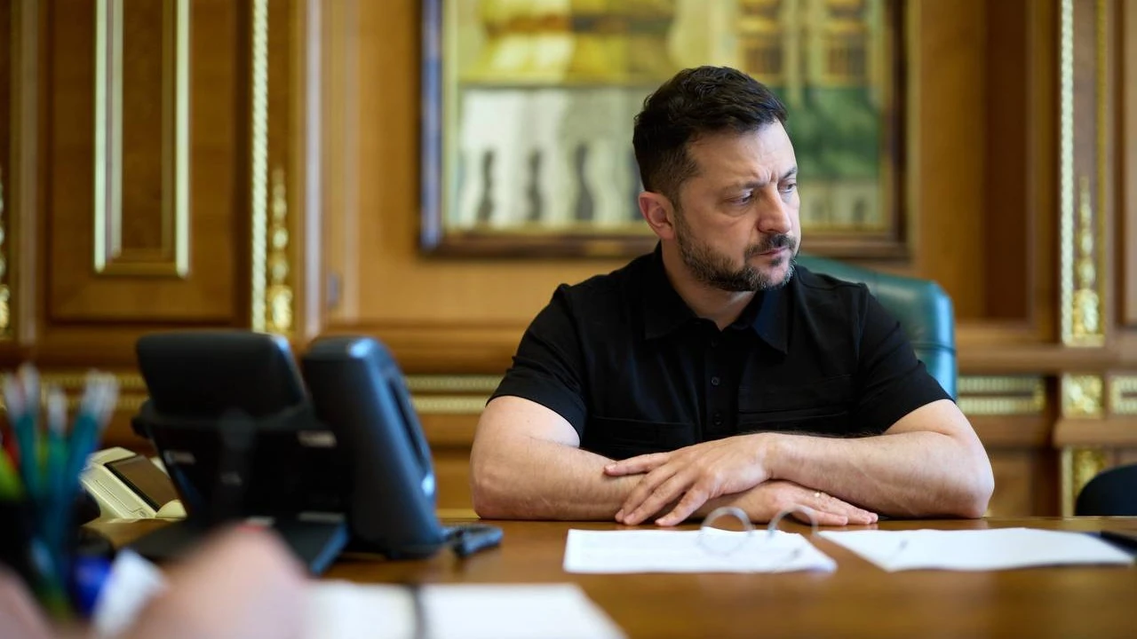 Зеленський запровадив санкції проти авторів «Маша та Ведмідь» і Юри Єнакієвського