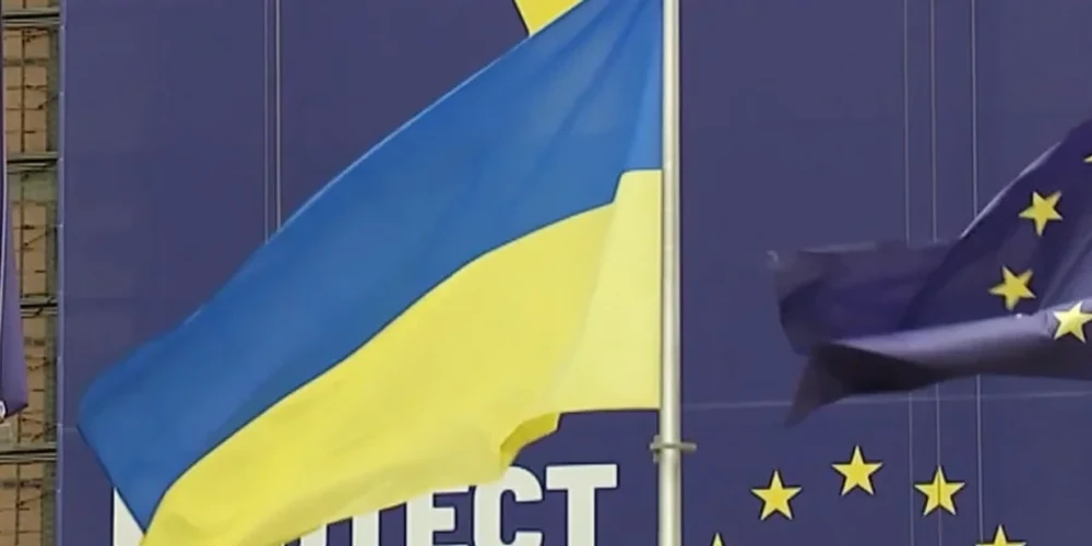Прапор України підняли біля Єврокомісії у Брюсселі за три дні до 24 серпня