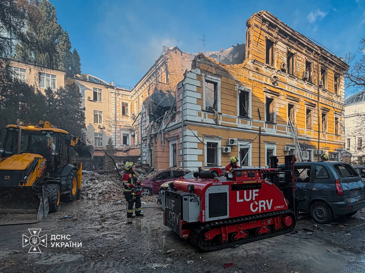 Пошкоджена російським дроном будівля Національної академії наук України після ударів по Києву 28 вересня