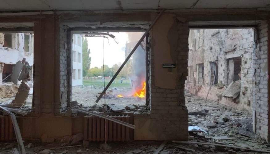 Наслідки російського удару КАБами в центрі міста Суми