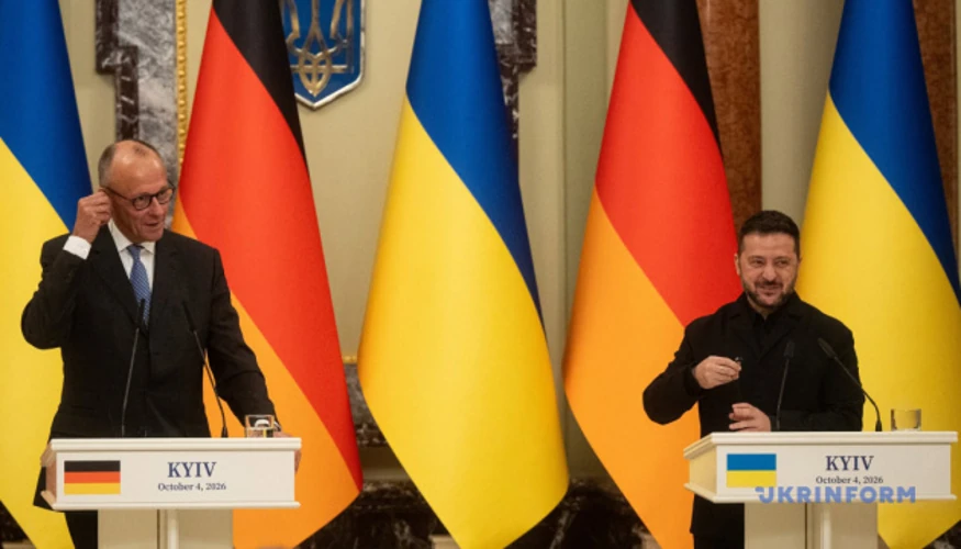 Президент України Володимир Зеленський і канцлер Німеччини Фрідріх Мерц під час спільного брифінгу у Києві, 4 жовтня 2026