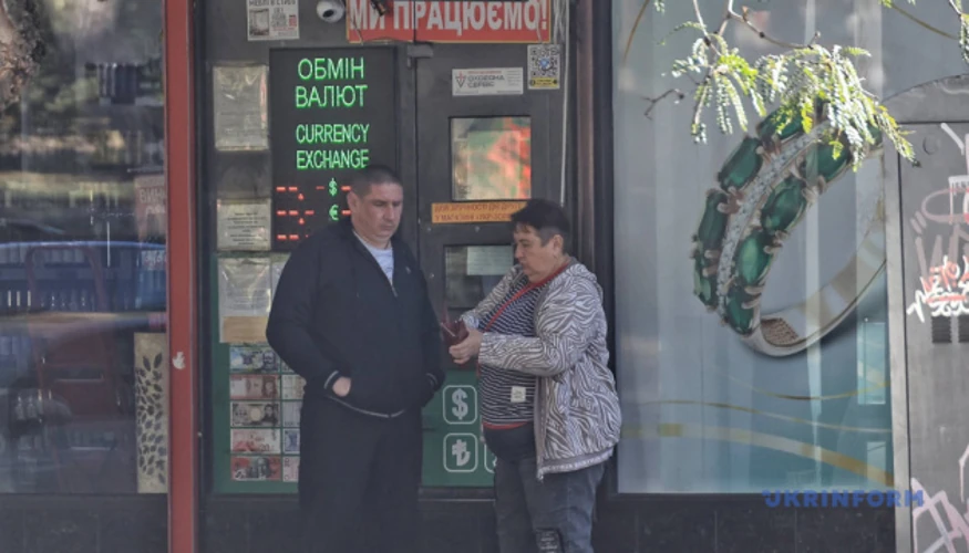 Офіційний курс гривні 2 жовтня: хронологія змін долара та євро
